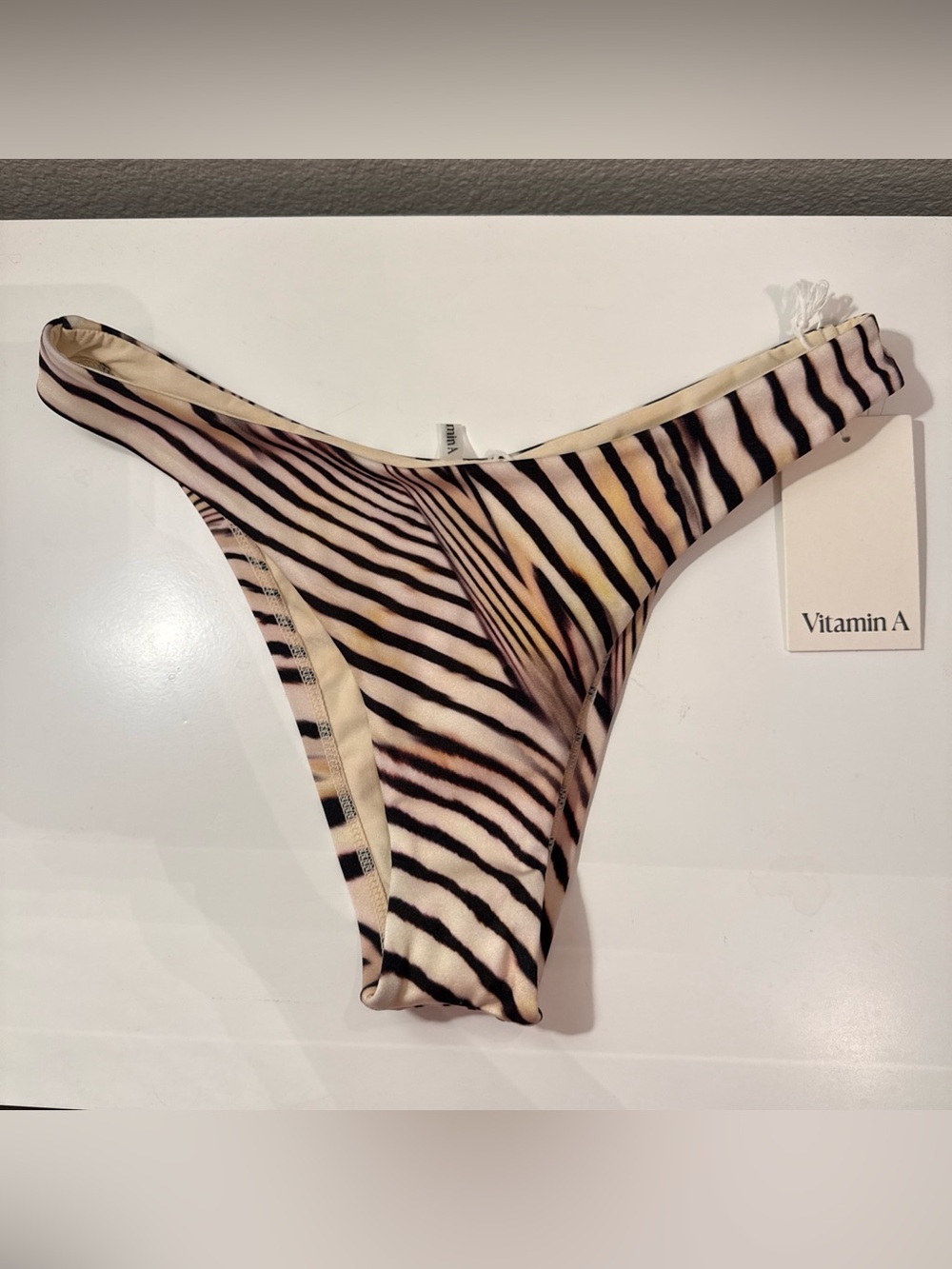 Vitamin A Swim California High Leg Bikini Bottom Shell Stripe Small NWT $90 - Picture 3 of 8
